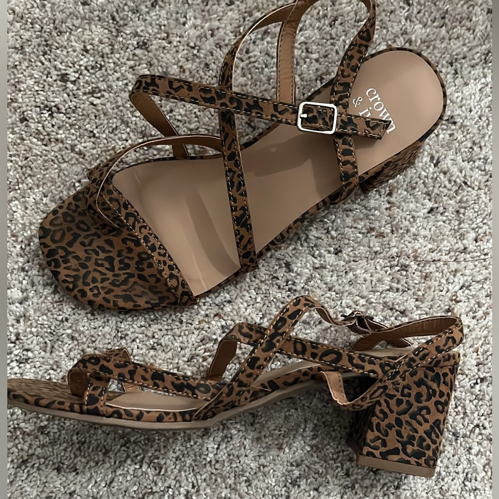 Crown & Ivy Brown Leopard Women's Sandals